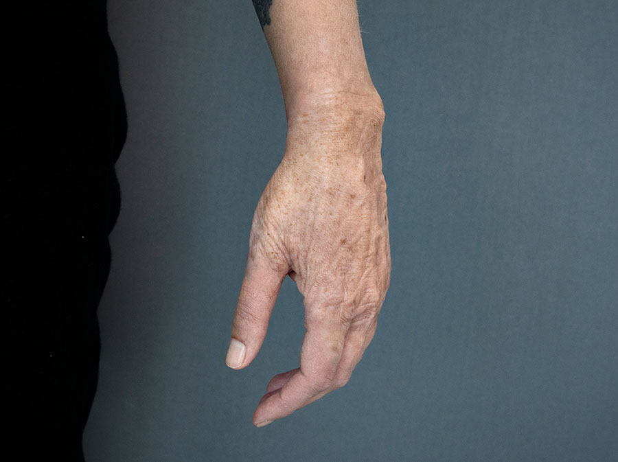 OAHands_leftrelaxed_900x673px