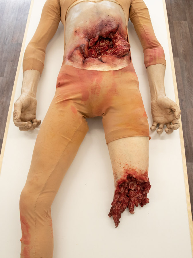 BGdummy3_bottom3_900x673p